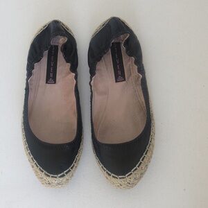 Steve Madden Black and Tan Espadrilles Bottom Flats Size 7.5 🔴